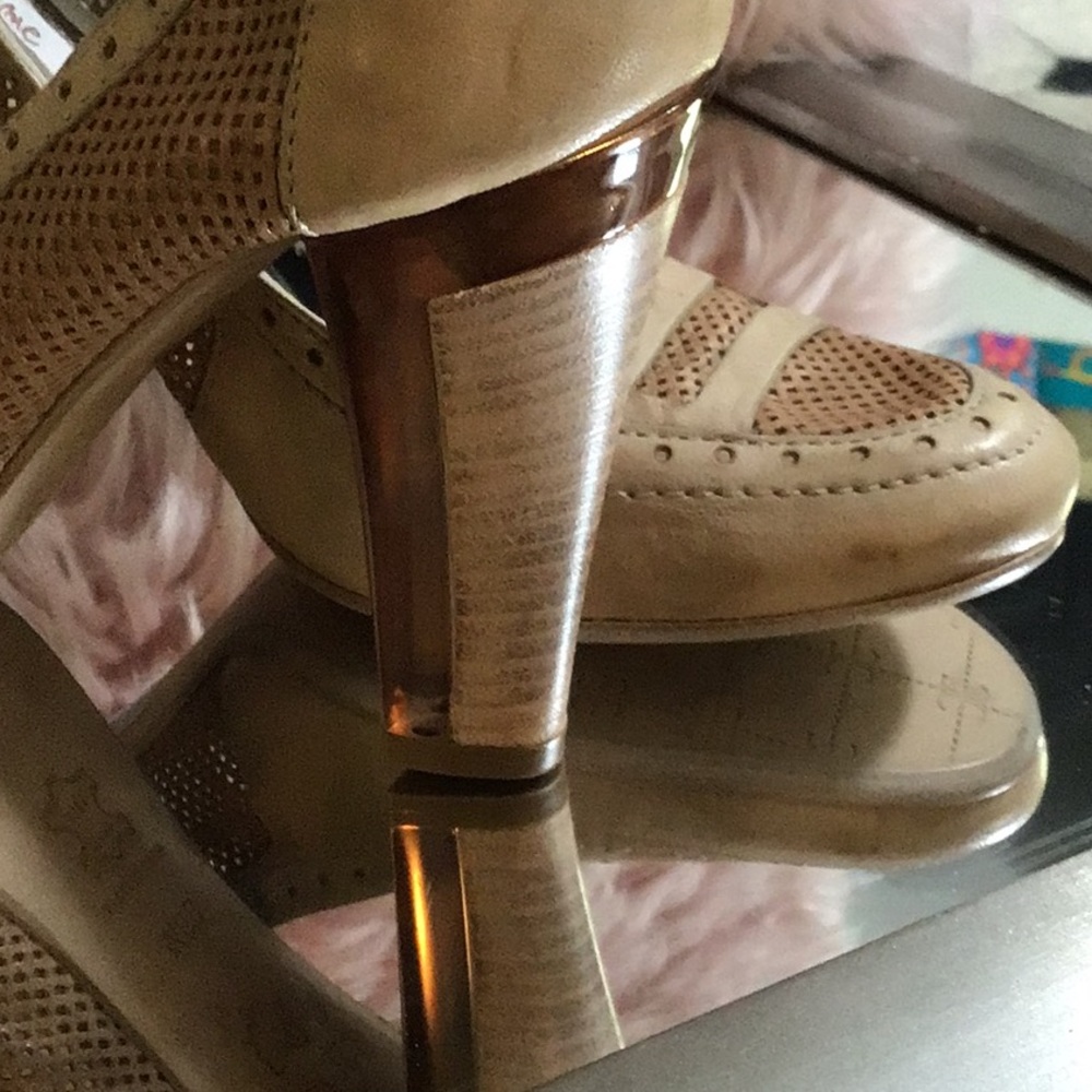 FABI JEMME. LEATHERPUMP WITH FRENCH FLAIR DETAIL DETAIL.ACRYLLIC HEEL WITH WOOD - Picture 2 of 7